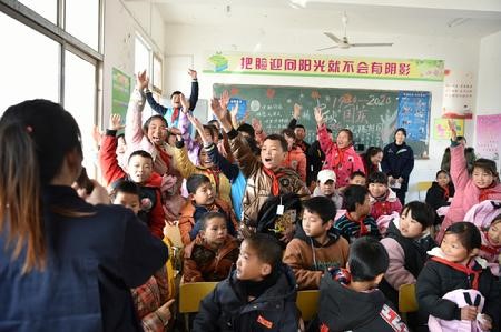 乐天使fun88团委开展“青春照亮扶贫路”主题活动